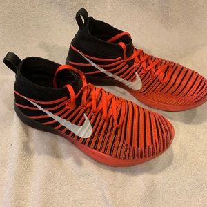 Men’s Nike flynit shoe, size 10.5